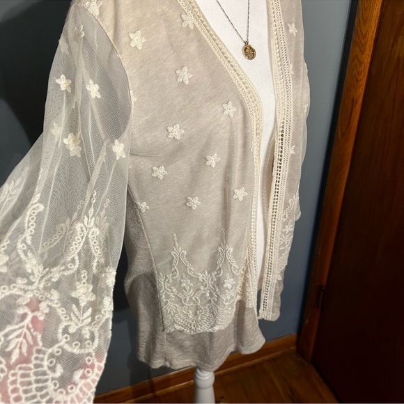 Maurices Large Lightweight Cardigan w/ 3/4 sleeve and embroidered Mesh Lace - Picture 3 of 8